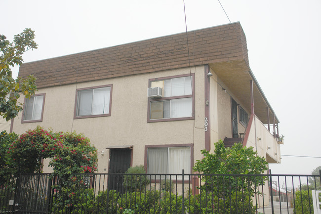 203 N Burlington Ave in Los Angeles, CA - Building Photo - Building Photo