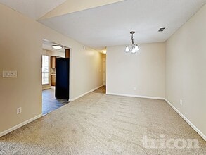 8168 Fort Lee Trail in Jacksonville, FL - Foto de edificio - Building Photo