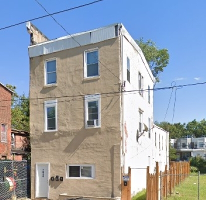 7046 Woodland Ave in Philadelphia, PA - Building Photo