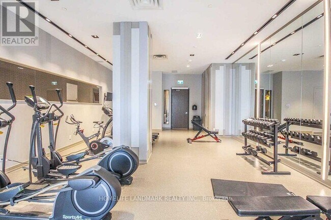 128 Fairview Mall Dr in Toronto, ON - Building Photo - Building Photo