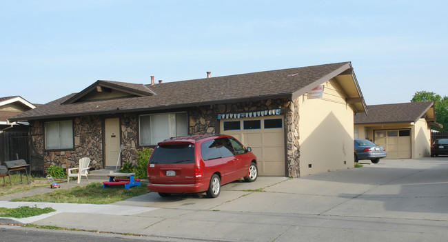 821 El Cerrito Way in Gilroy, CA - Building Photo - Building Photo