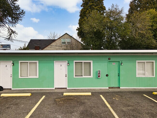 7031 Pacific Ave in Tacoma, WA - Foto de edificio - Building Photo