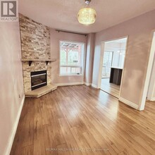 410 Clearmeadow Blvd in Newmarket, ON - Building Photo - Building Photo