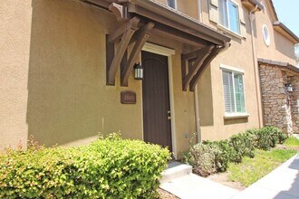 28440 Mirabelle Ln in Santa Clarita, CA - Foto de edificio - Building Photo