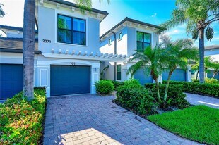 2371 Ravenna Blvd in Naples, FL - Building Photo