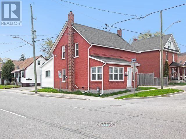 21 Maple St in Oshawa, ON - Building Photo