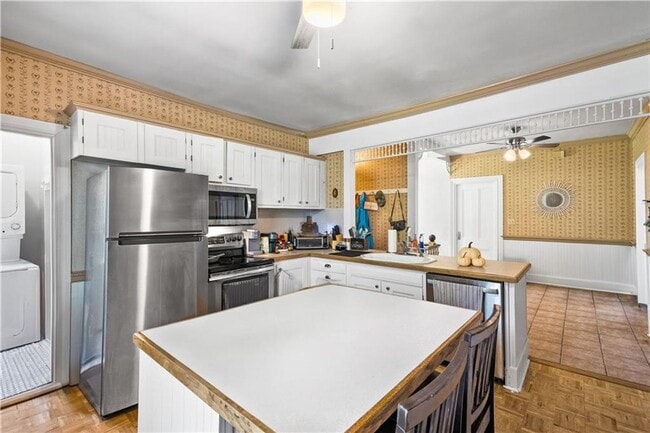 563 Putnam Pike in Smithfield, RI - Building Photo - Building Photo