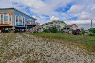 211 Coastal Dr in North Topsail Beach, NC - Building Photo - Building Photo