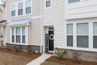 Central Avenue Townhomes in Summerville, SC - Building Photo - Building Photo