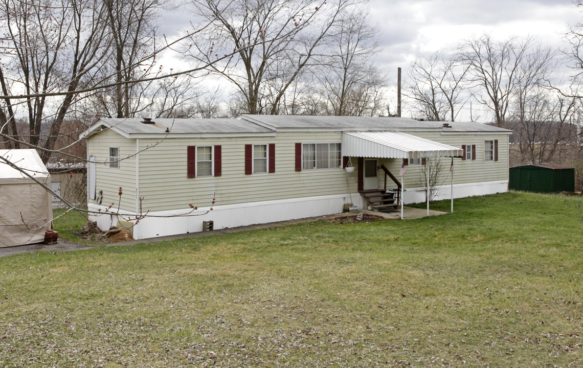 Pin Oaks Estates in Pittsburgh, PA - Building Photo