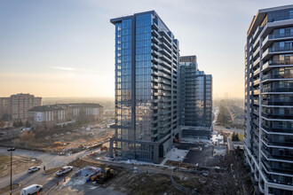 700 Centre St in Vaughan, ON - Building Photo - Building Photo