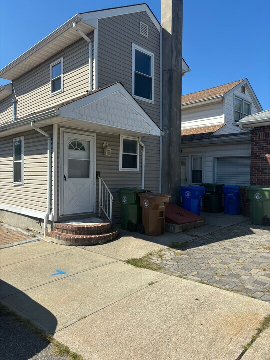 939 Meacham Ave in Linden, NJ - Foto de edificio