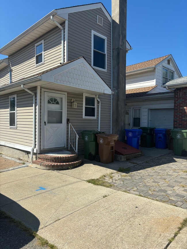 property at 939 Meacham Ave