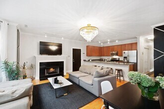 1801 W Addison St in Chicago, IL - Building Photo - Building Photo