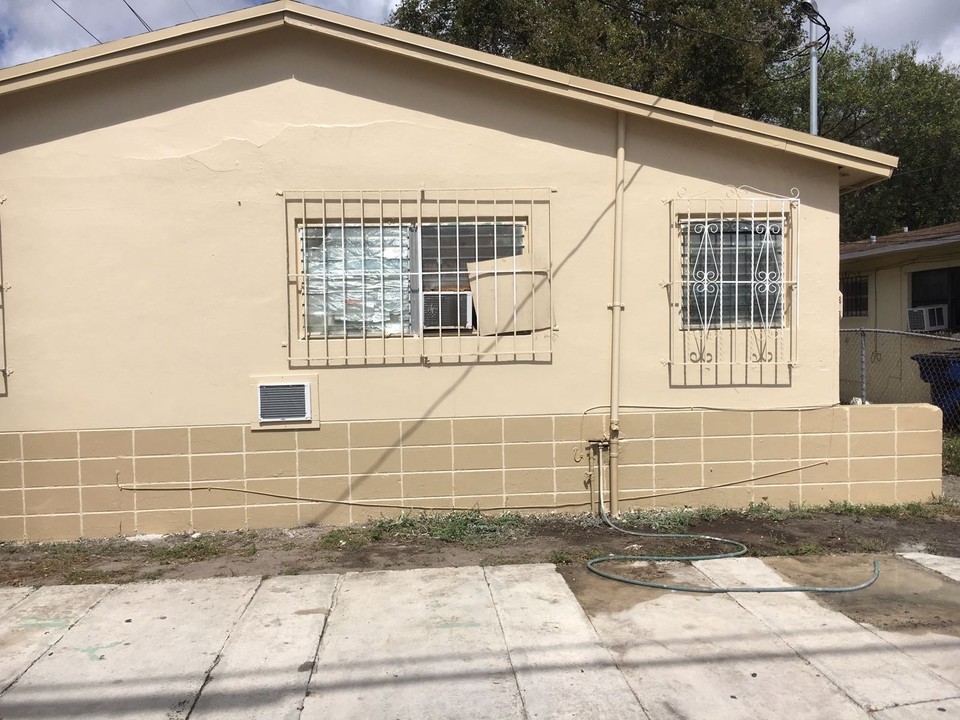 1815 Ali Baba Ave in Opa Locka, FL - Building Photo