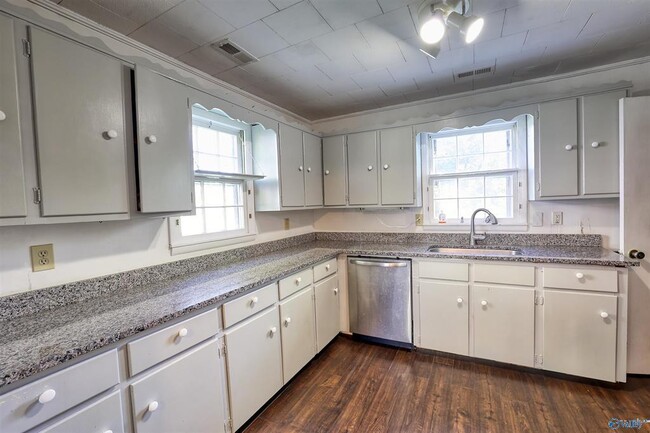 1324 Mckinley Ave NE in Huntsville, AL - Building Photo - Building Photo