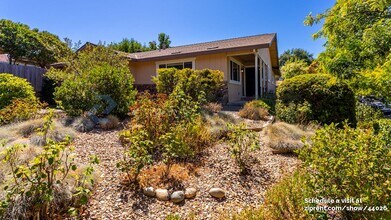 5535 El Encanto Cir in Santa Rosa, CA - Foto de edificio - Building Photo