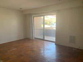 1931 N Cleveland St, Unit 405 in Arlington, VA - Foto de edificio - Building Photo