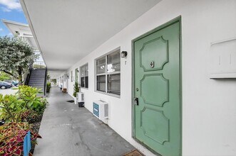 1406 Barton Rd in Lake Worth Beach, FL - Foto de edificio - Building Photo