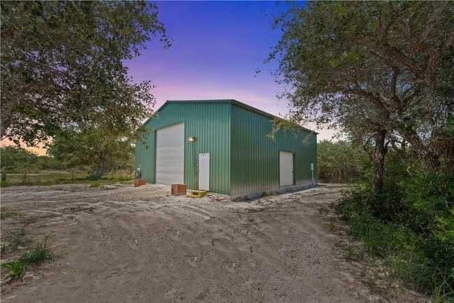 property at 2122 Prairie Rd