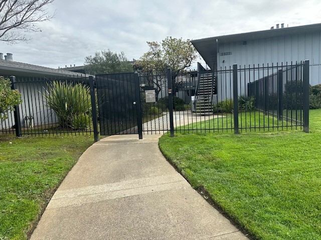 2977 S Norfolk St, Unit 209 in San Mateo, CA - Building Photo - Building Photo