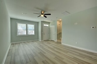 609 Windsurfing Ln in Sneads Ferry, NC - Building Photo - Building Photo
