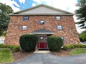 11 Railroad Ave in Derry, NH - Building Photo - Building Photo