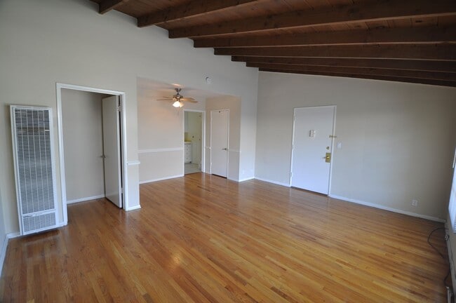 14830 Dickens St in Los Angeles, CA - Building Photo - Building Photo