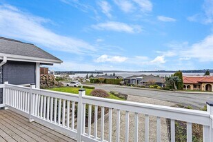 6214 102nd Pl NE in Kirkland, WA - Building Photo