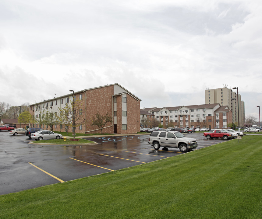 Ahepa 371 II in Harrison Township, MI - Foto de edificio