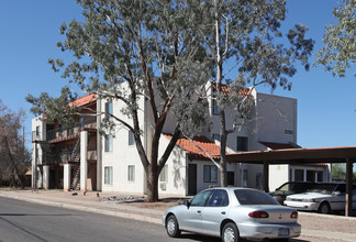 Commons At Monte Vista in Tucson, AZ - Foto de edificio - Building Photo