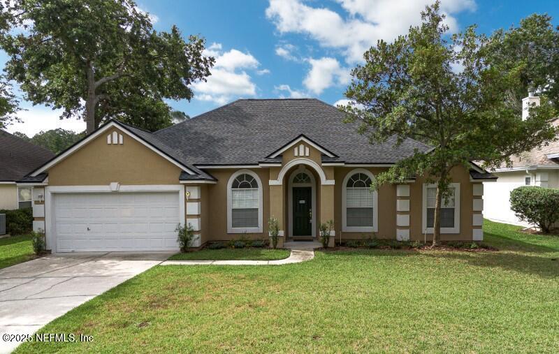 557 Grand Parke Dr in Jacksonville, FL - Building Photo
