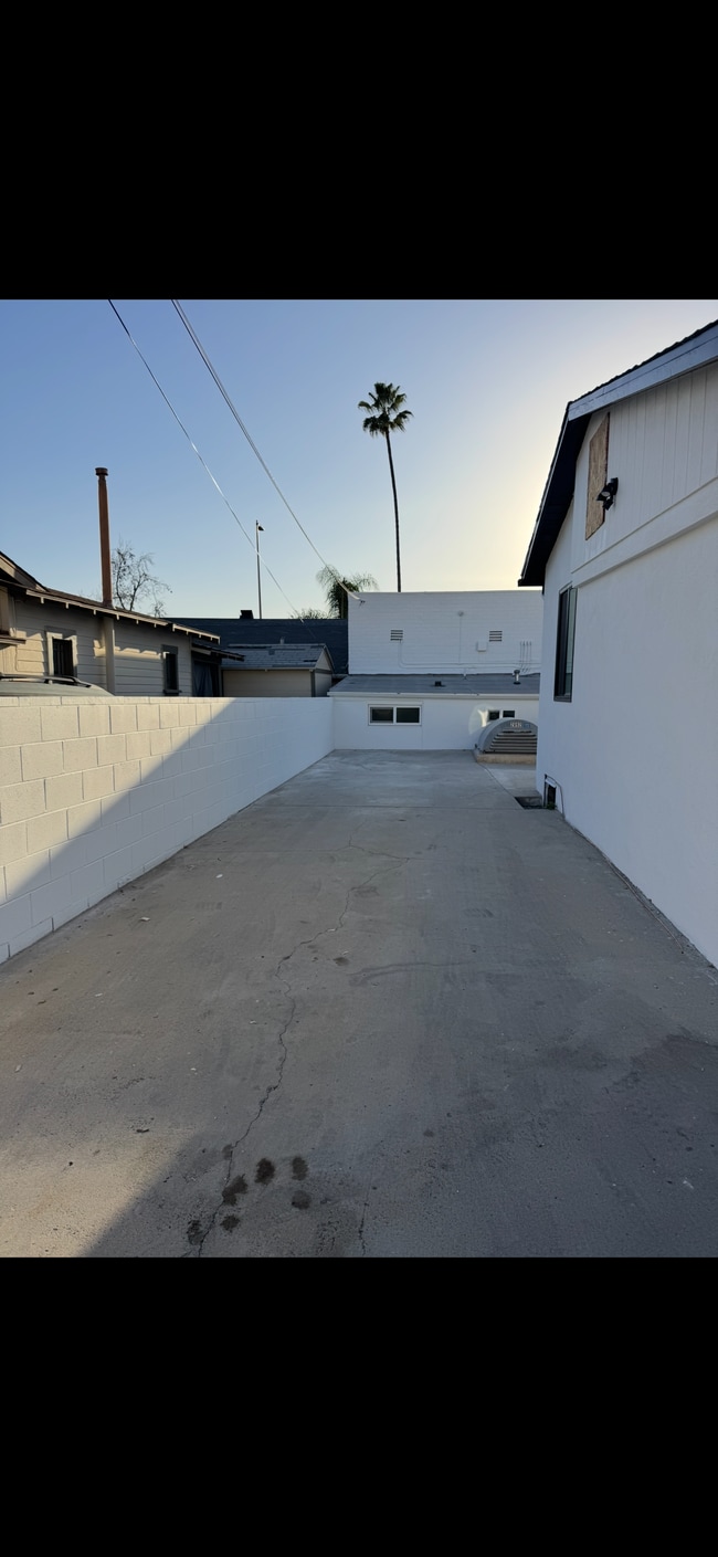 1939 W Glenoaks Blvd in Glendale, CA - Building Photo - Building Photo