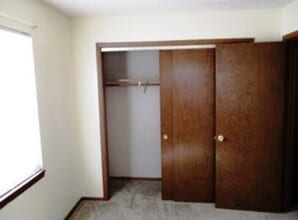 107 W Shelbourne Dr in Normal, IL - Building Photo - Building Photo