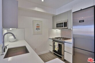 11776 Idaho Ave in Los Angeles, CA - Foto de edificio - Building Photo