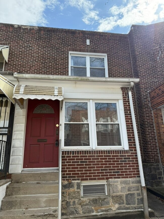 property at 2711 S Alder St