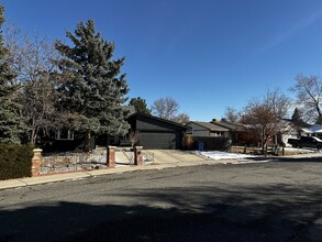 7590 Flower St in Arvada, CO - Foto de edificio - Building Photo