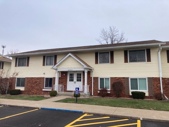 806 Huckleberry Heights Dr, Unit 806 in Hannibal, MO - Building Photo