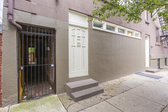 1035 Spruce St, Unit 106 in Philadelphia, PA - Building Photo - Building Photo