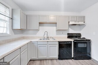 968 Sexton Dr in Stone Mountain, GA - Foto de edificio - Building Photo