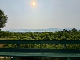 29 Sunrise Ln in Bolton, NY - Building Photo