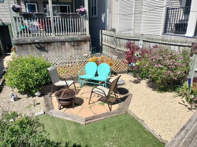 1943 W Oakdale Ave, Unit 1