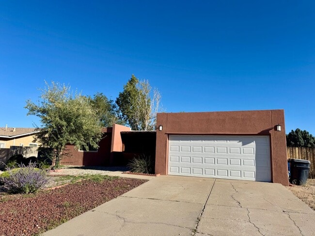 8505 Ironside Ave NE in Albuquerque, NM - Foto de edificio - Building Photo