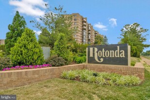 8340 Greensboro Dr, Unit One bed with One Office in McLean, VA - Building Photo
