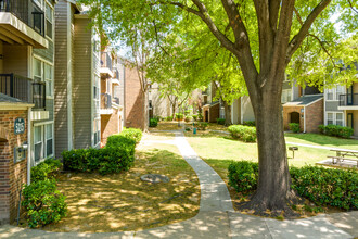 Waterford Apartments in Tulsa, OK - Building Photo - Interior Photo