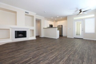 Evening Creek in San Diego, CA - Foto de edificio - Building Photo