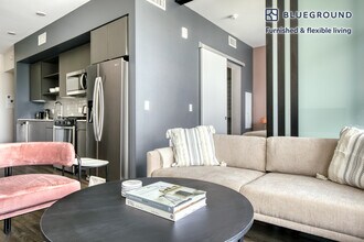 6677 Santa Monica Blvd in Los Angeles, CA - Building Photo - Building Photo
