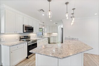799 NW 7th Dr in Boca Raton, FL - Building Photo - Building Photo