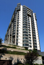 The Charlton Condominium in Fort Lee, NJ - Foto de edificio - Building Photo