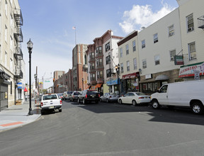 4 Jordan Ave in Jersey City, NJ - Building Photo - Building Photo